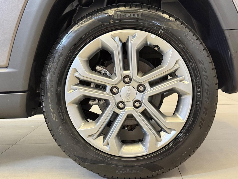 Foto do veículo JEEP COMPASS  LONG TF 2022 6.245 KM 132.900,00