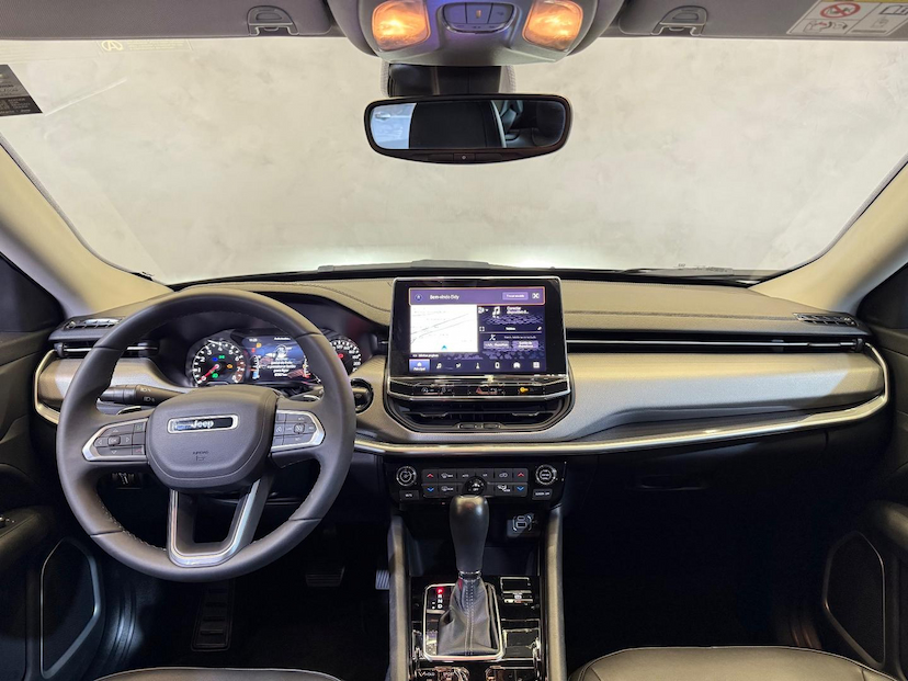 Foto do veículo JEEP COMPASS  LONG TF 2022 6.245 KM 132.900,00