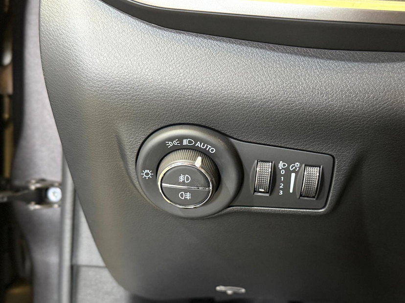 Foto do veículo JEEP COMPASS  LONG TF 2022 6.245 KM 132.900,00