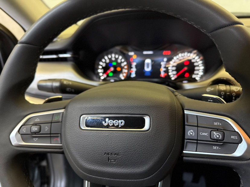Foto do veículo JEEP COMPASS  LONG TF 2022 6.245 KM 132.900,00