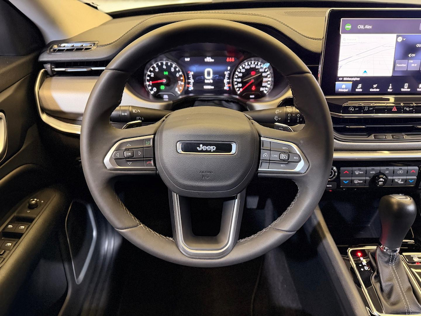 Foto do veículo JEEP COMPASS  LONG TF 2022 13.391 KM 132.900,00