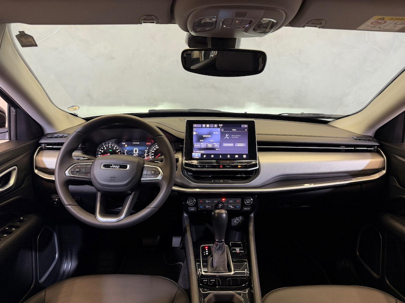 Foto do veículo JEEP COMPASS  LONG. T270 1.3 TB 4X2 FLEX AUT. 2024 27.824 KM 138.900,00