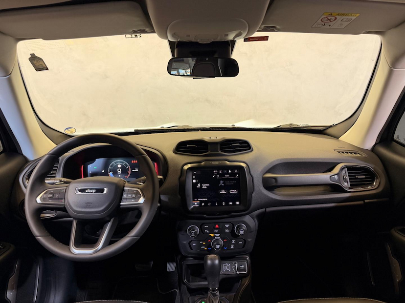 Foto do veículo JEEP RENEGADE  LGTD T270 2023 17.600 KM 111.900,00