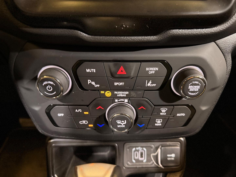 Foto do veículo JEEP RENEGADE  LGTD T270 2023 17.600 KM 111.900,00