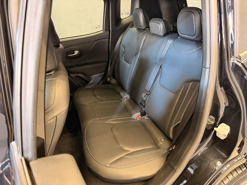Foto do veículo JEEP RENEGADE  LGTD T270 2023 17.600 KM 111.900,00