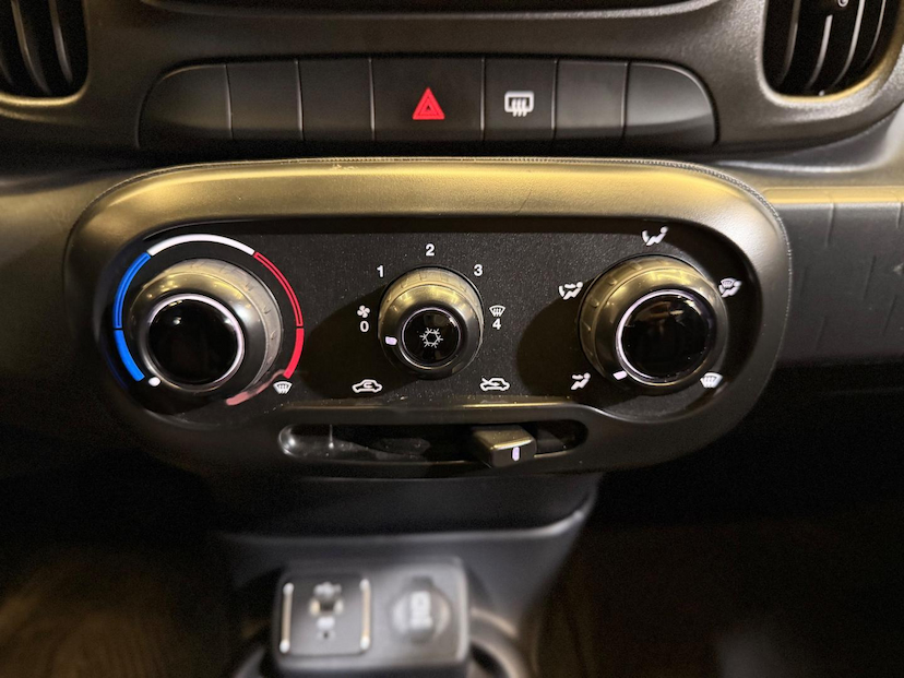 Foto do veículo FIAT MOBI  TREKKING 1.0MT 2022 24.877 KM 58.900,00