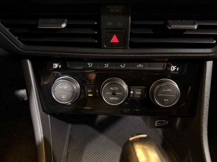 Foto do veículo VOLKSWAGEN JETTA  R-LINE 250 TSI 1.4 FLEX 16V AUT. 2019 84.320 KM 115.900,00