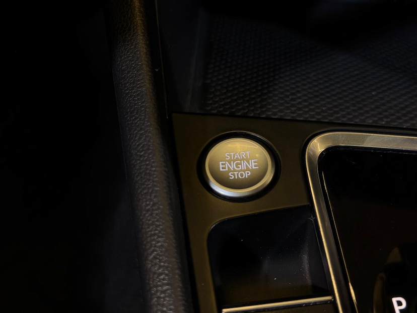 Foto do veículo VOLKSWAGEN JETTA  R-LINE 250 TSI 1.4 FLEX 16V AUT. 2019 84.320 KM 115.900,00
