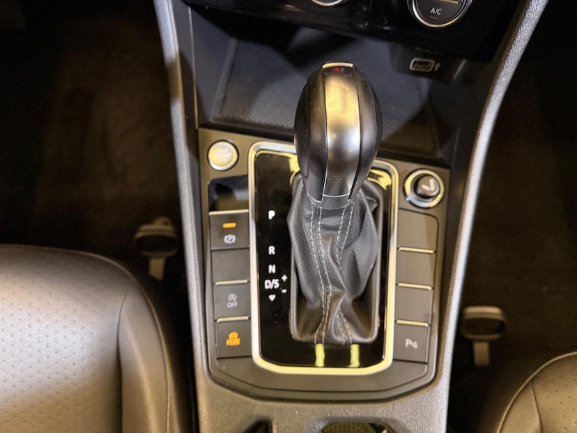 Foto do veículo VOLKSWAGEN JETTA  R-LINE 250 TSI 1.4 FLEX 16V AUT. 2019 84.320 KM 115.900,00