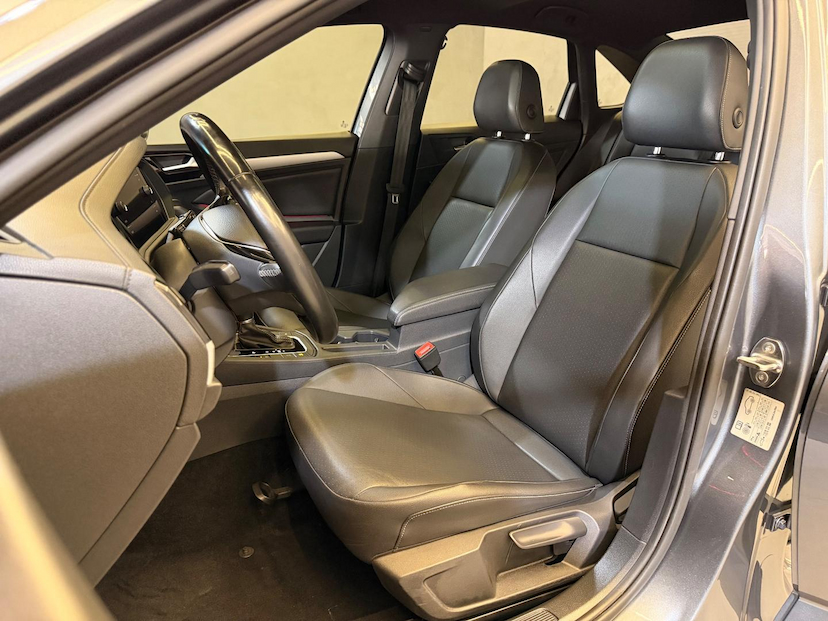Foto do veículo VOLKSWAGEN JETTA  R-LINE 250 TSI 1.4 FLEX 16V AUT. 2019 84.320 KM 115.900,00