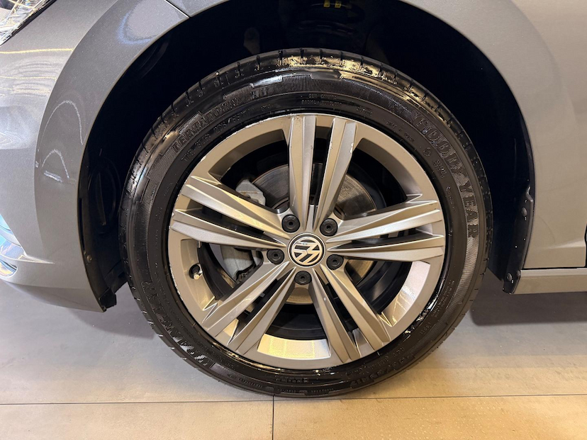 Foto do veículo VOLKSWAGEN JETTA  R-LINE 250 TSI 1.4 FLEX 16V AUT. 2019 84.320 KM 115.900,00