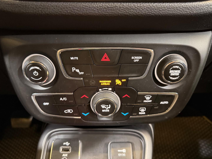 Foto do veículo JEEP COMPASS  SPORT F 2018 71.000 KM 86.900,00