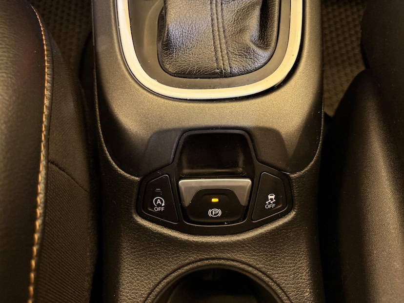 Foto do veículo JEEP COMPASS  SPORT F 2018 71.000 KM 86.900,00