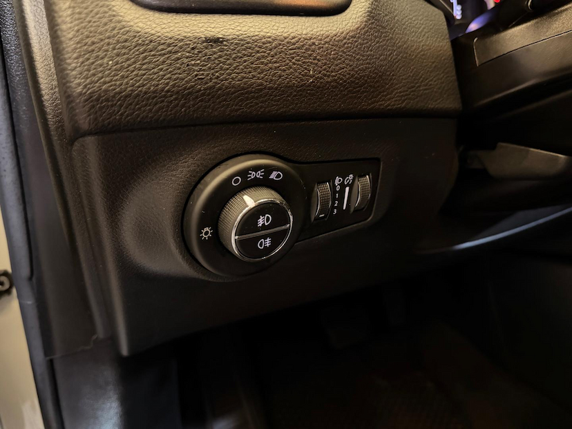 Foto do veículo JEEP COMPASS  SPORT F 2018 71.000 KM 86.900,00