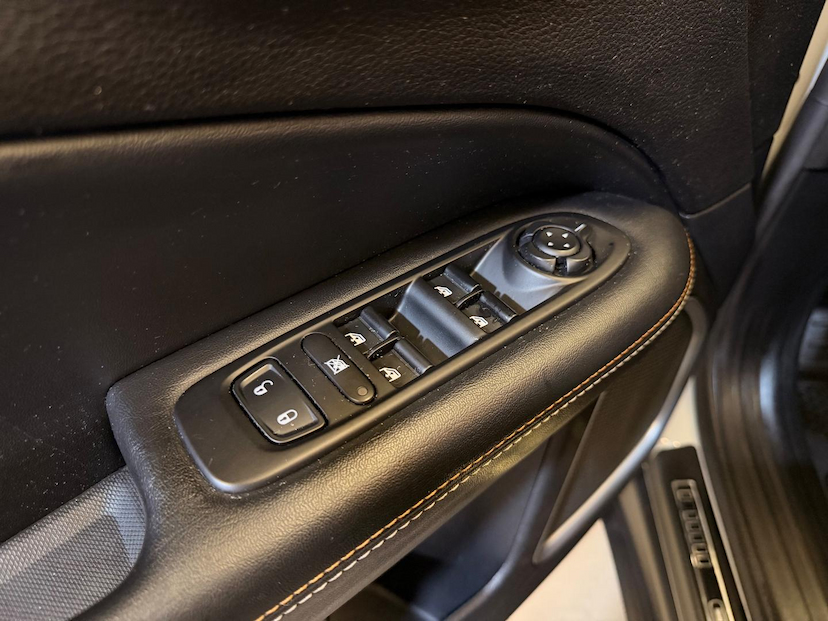 Foto do veículo JEEP COMPASS  SPORT F 2018 71.000 KM 86.900,00