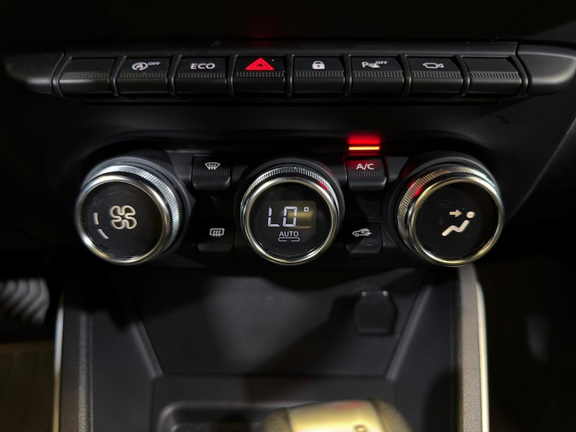 Foto do veículo RENAULT DUSTER  ICONIC 1.6 CVT FLEX 2023 34.332 KM 99.900,00