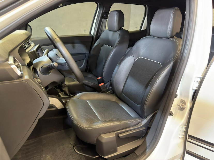 Foto do veículo RENAULT DUSTER  ICONIC 1.6 CVT FLEX 2023 34.332 KM 99.900,00