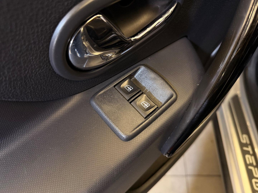 Foto do veículo RENAULT SANDERO  STEPWAY EASY R HIPOWER 2019 36.574 KM 56.900,00