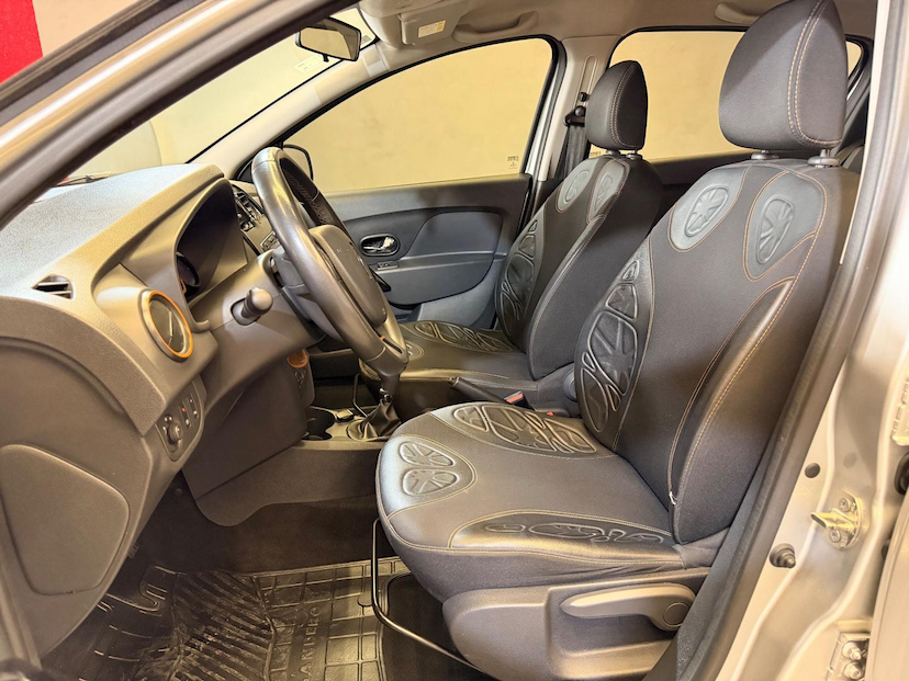 Foto do veículo RENAULT SANDERO  STEPWAY EASY R HIPOWER 2019 36.574 KM 56.900,00