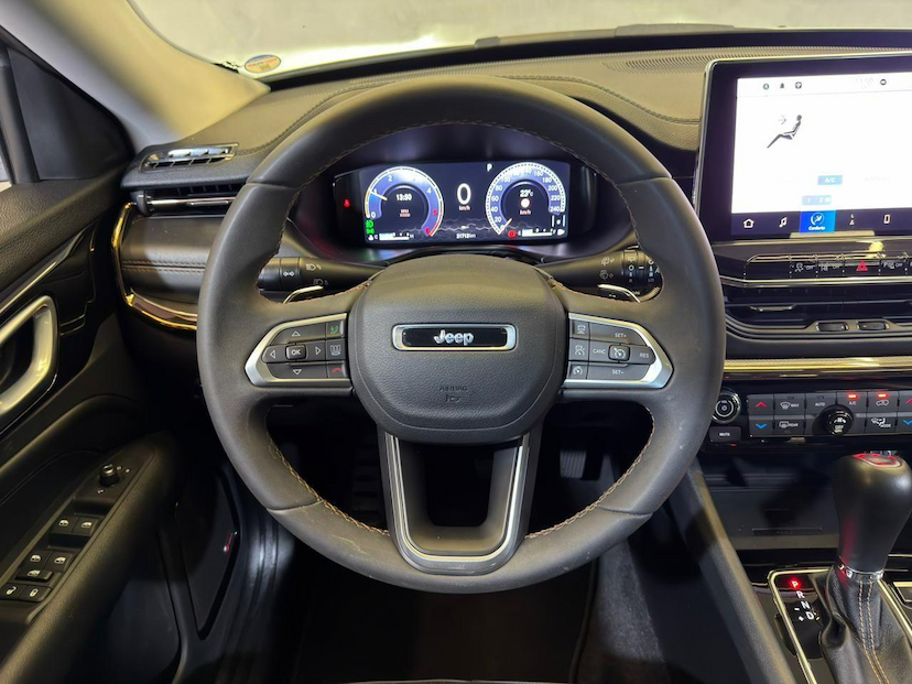 Foto do veículo JEEP COMPASS  LIMITED TD 2022 31.684 KM 154.900,00