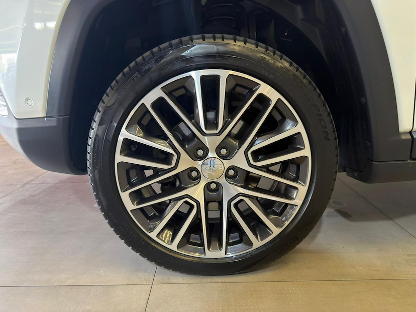 Foto do veículo JEEP COMPASS  LIMITED TD 2022 31.684 KM 154.900,00