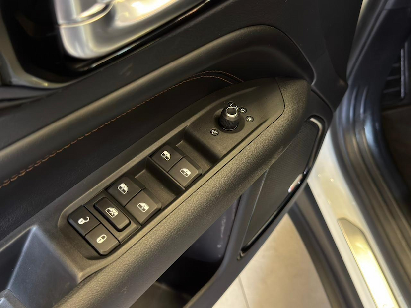 Foto do veículo JEEP COMPASS  LIMITED TD 2022 31.684 KM 154.900,00