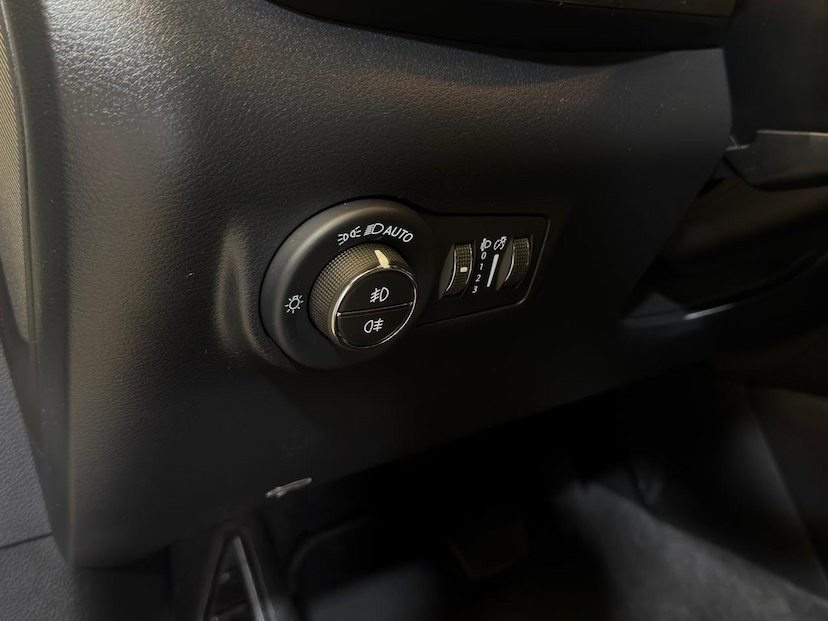 Foto do veículo JEEP COMPASS  LIMITED TD 2022 31.684 KM 154.900,00