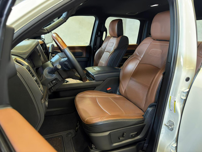 Foto do veículo RAM 3500  LONGHORN 6.7D 2022 38.630 KM 388.900,00