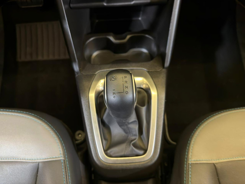 Foto do veículo CITROËN C3  YOU! 1.0 FLEX TURBO 200 AUT. 2025 5.399 KM 92.900,00