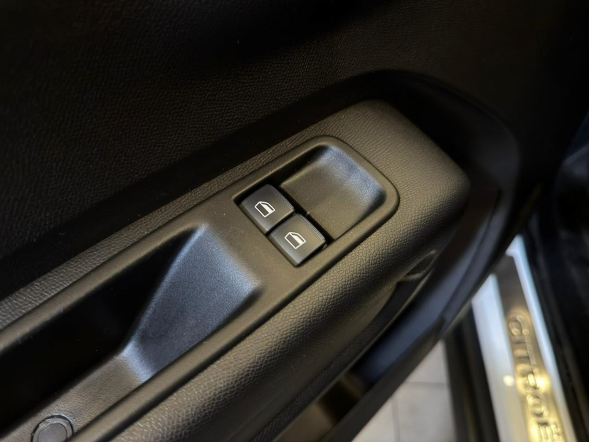 Foto do veículo CITROËN C3  YOU! 1.0 FLEX TURBO 200 AUT. 2025 5.399 KM 92.900,00