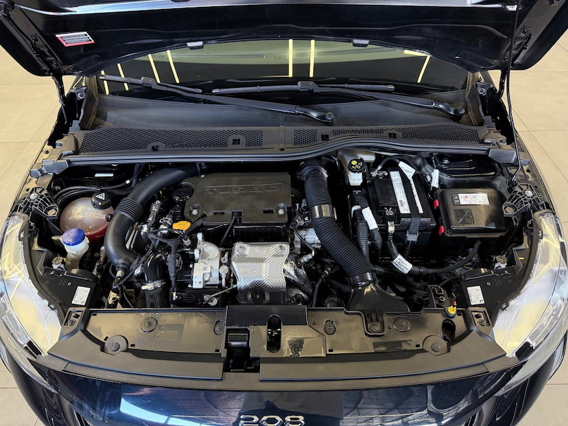 Foto do veículo PEUGEOT 208  ALLUR T200 2024 5.122 KM 91.900,00