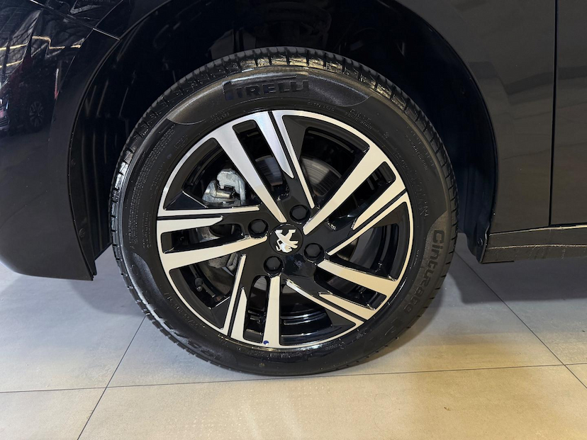 Foto do veículo PEUGEOT 208  ALLUR T200 2024 5.122 KM 91.900,00