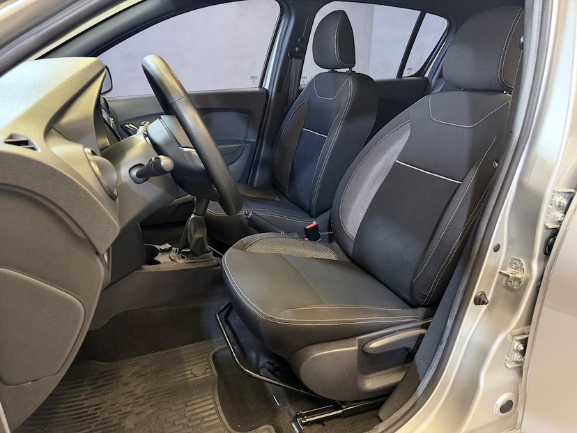 Foto do veículo RENAULT SANDERO  ZEN 1.6 MANUAL 2021 47.800 KM 64.900,00