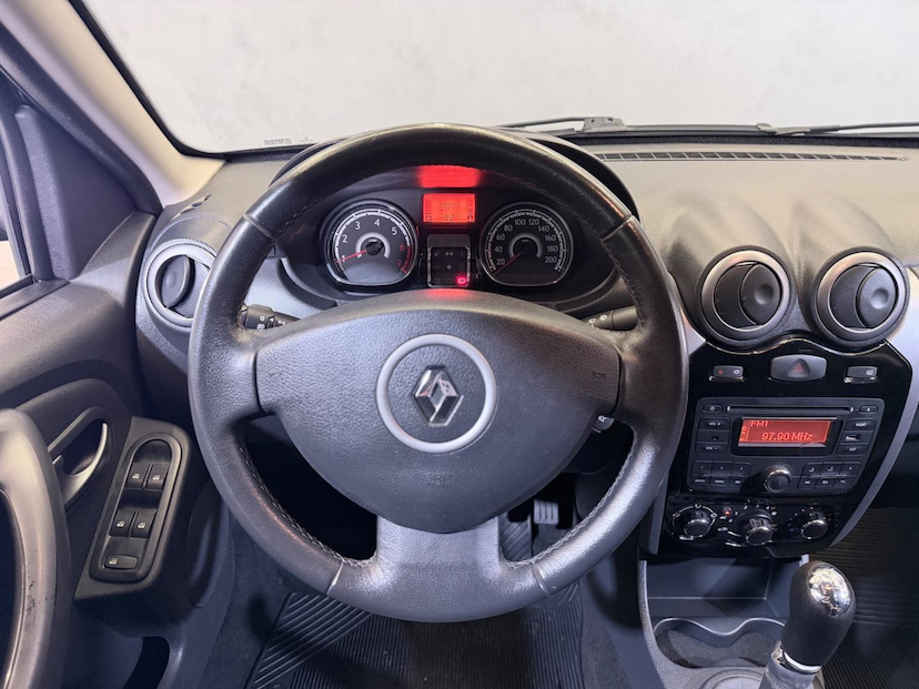 Foto do veículo RENAULT SANDERO  1.6 PRIVILEGE 16V FLEX 4P MANUAL 2013 72.000 KM 39.900,00
