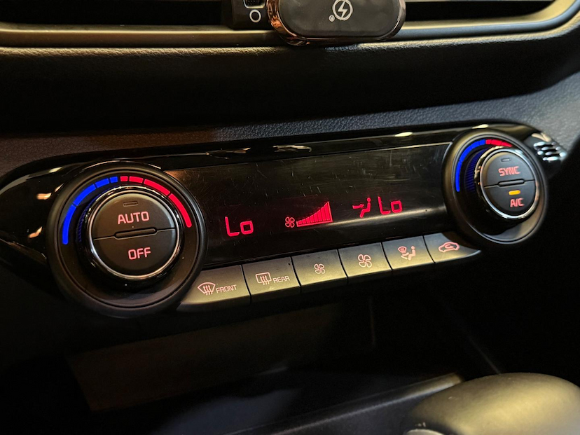 Foto do veículo KIA CERATO  FF SX2.0 AT 2022 90.531 KM 89.900,00
