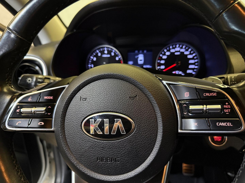 Foto do veículo KIA CERATO  FF SX2.0 AT 2022 90.531 KM 89.900,00