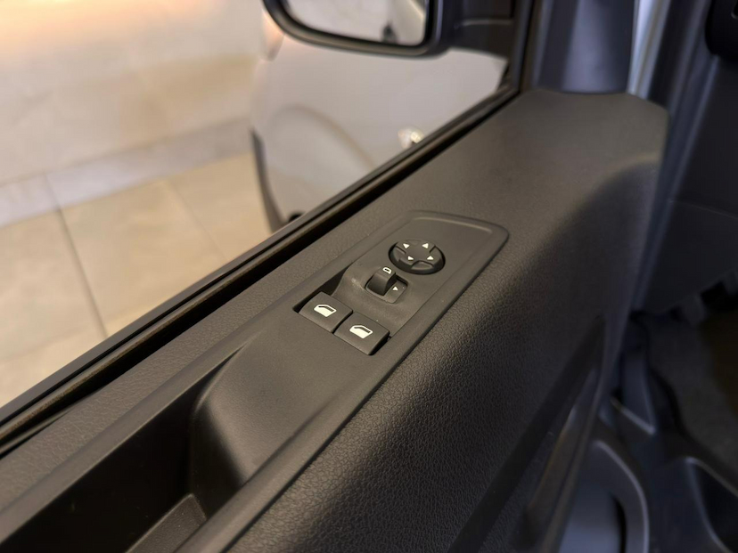 Foto do veículo PEUGEOT EXPERT  CARGO 2025 5.634 KM 169.900,00