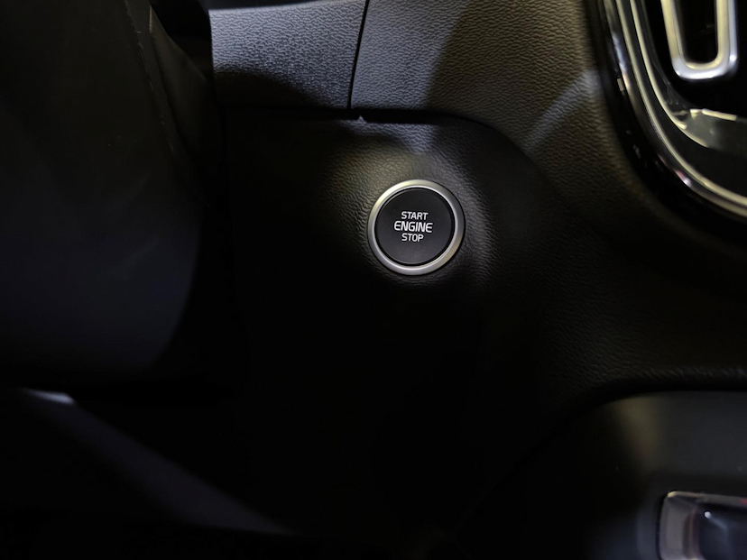 Foto do veículo VOLVO XC40 XC 40 T-5 HÍBRIDO R-DESIGN 1.5 262CV FWD 2022 41.400 KM 194.900,00
