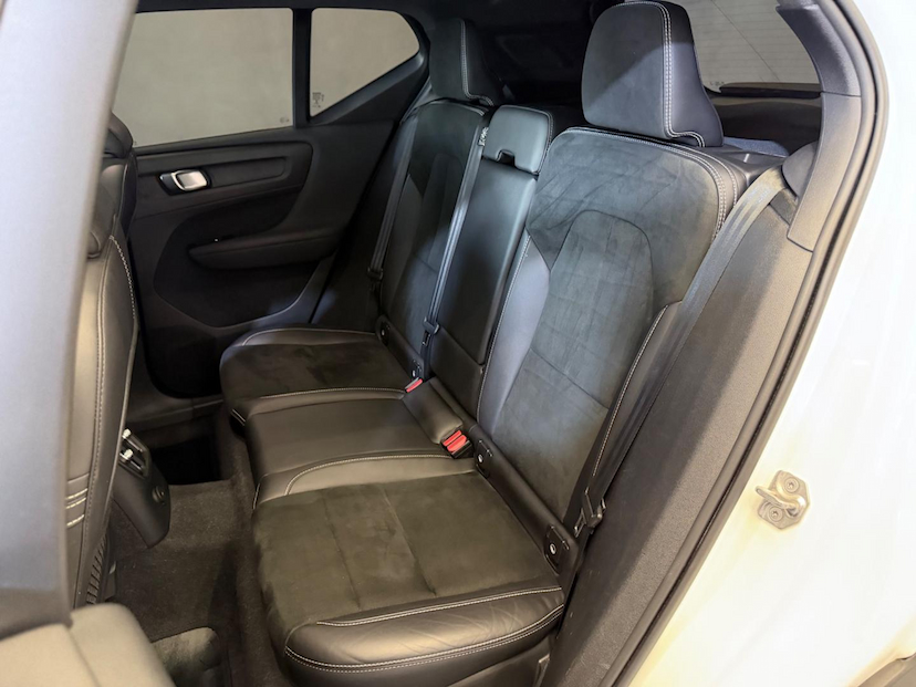 Foto do veículo VOLVO XC40 XC 40 T-5 HÍBRIDO R-DESIGN 1.5 262CV FWD 2022 41.400 KM 194.900,00