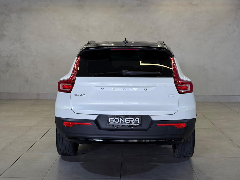 Foto do veículo VOLVO XC40 XC 40 T-5 HÍBRIDO R-DESIGN 1.5 262CV FWD 2022 41.400 KM 194.900,00