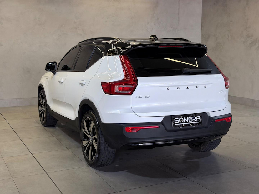 Foto do veículo VOLVO XC40 XC 40 T-5 HÍBRIDO R-DESIGN 1.5 262CV FWD 2022 41.400 KM 194.900,00