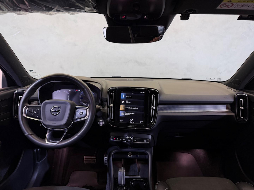 Foto do veículo VOLVO XC40 XC 40 T-5 HÍBRIDO R-DESIGN 1.5 262CV FWD 2022 41.400 KM 194.900,00