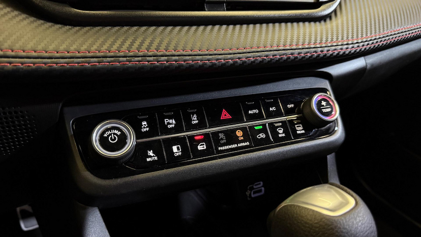 Foto do veículo FIAT FASTBACK  ABARTH 270 2025 13.631 KM 142.900,00
