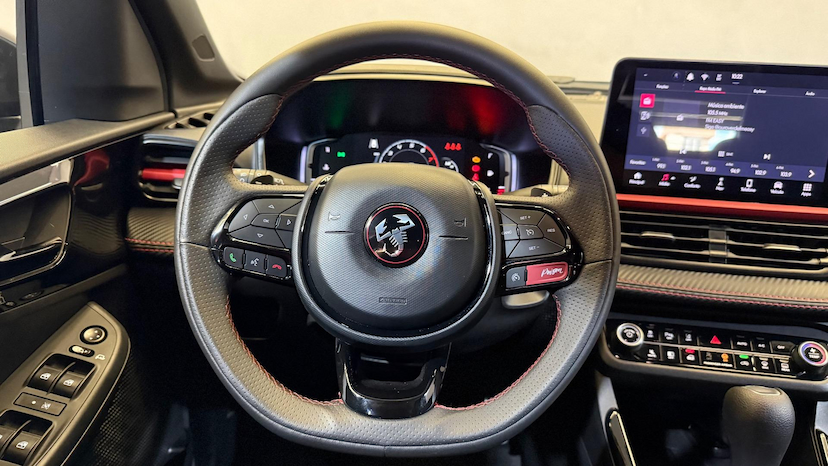 Foto do veículo FIAT FASTBACK  ABARTH 270 2025 13.631 KM 142.900,00