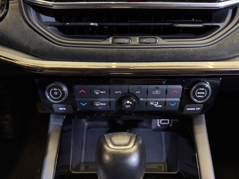 Foto do veículo JEEP COMMANDER  LIMITED T270 TURBO FLEX 2022 28.854 KM 159.900,00