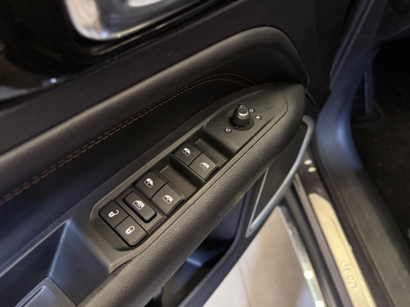 Foto do veículo JEEP COMMANDER  LIMITED T270 TURBO FLEX 2022 28.854 KM 159.900,00