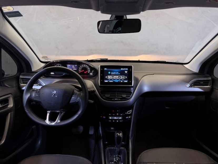 Foto do veículo PEUGEOT 2008  GRF THP AT 2023 23.410 KM 94.900,00