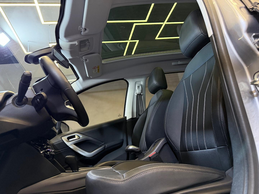 Foto do veículo PEUGEOT 2008  GRF THP AT 2023 23.410 KM 94.900,00