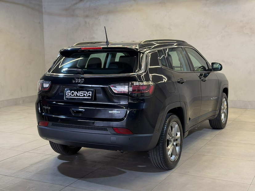 Foto do veículo JEEP COMPASS  LONG TF 2023 14.849 KM 135.900,00