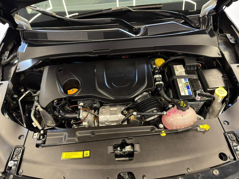 Foto do veículo JEEP COMPASS  LONG TF 2023 14.849 KM 135.900,00